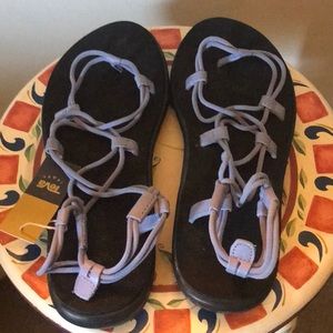 These Teva’s Voya Infinity are like new!